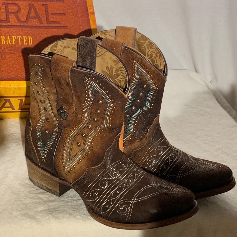 Corral Lamb Boots  9 M Comfy, soft lamb upper.